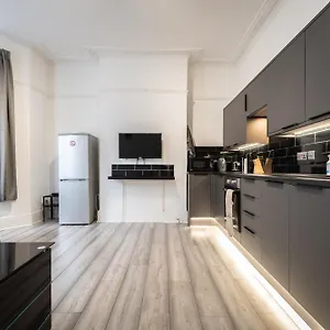 Newly Renovated 2 Bed Ground Floor Flat , Southampton United Kingdom