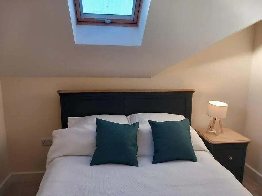 Roomy Penthouse 2 Double Bed Apartment - Spacious - Central Beeston - Free Secure Parking - Nottingham Storbritannien